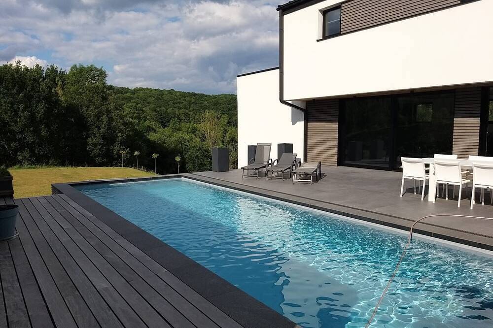 Contemporary house in peaceful, leafy neighborhood ideal for relaxing in Profondeville, Regio Namur