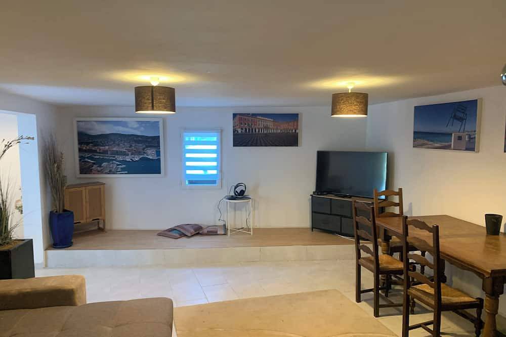 Quiet, pleasant accommodation with all comforts, pets welcome. in Contes, Nice region
