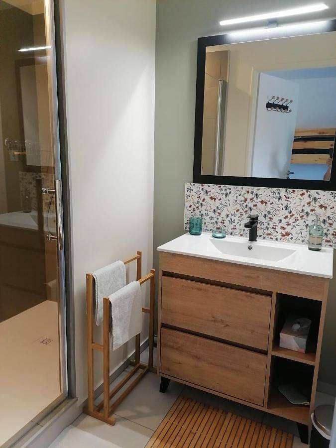 Location de vacances pour 4 personnes, avec vue ainsi que jardin et terrasse à Saint-Jacques-d'Ambur - 3