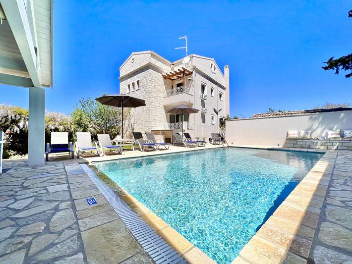 Location de vacances pour 8 personnes, avec jardin dans Acharavi - 2