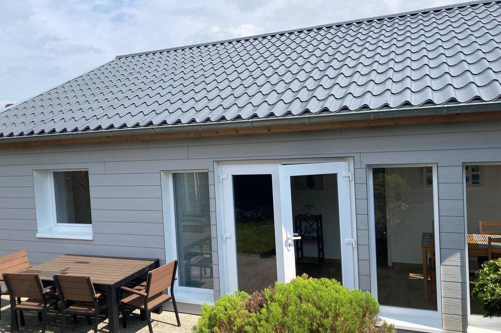 Familienfreundliches Ferienhaus auf dem Priwall direkt am breiten Ostseestrand in Priwall, Lübeck