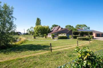 Location de vacances pour 11 personnes, avec jardin ainsi que vue et terrasse à Dixmude