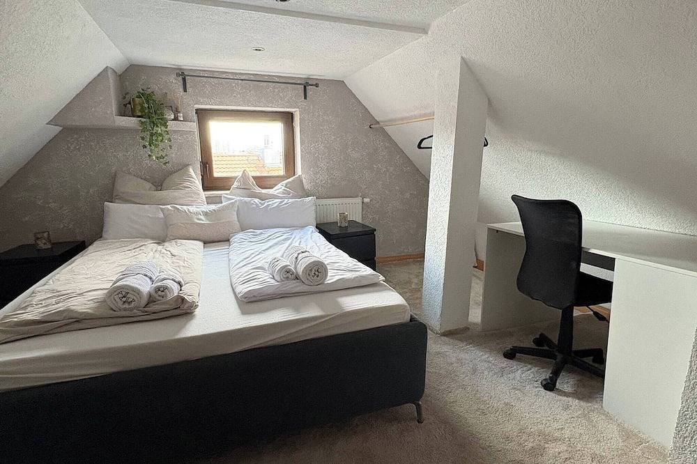 Kleiner Hauspark kostenlos an der Straße in Stuttgart, Stuttgart Region