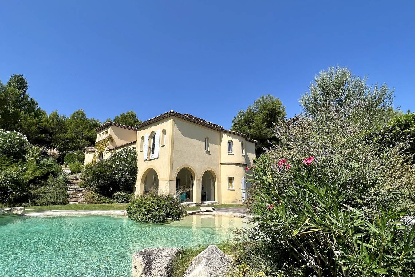 Maison De Vacances pour 8 Personnes dans Mallemort, Région d'Arles