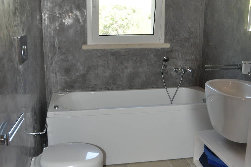 Charmantes Luxushaus mit privatem Garten in der Nähe des Meeres (5 km von Castro). in Andrano, Lecce Provinz