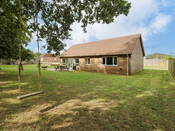 Cedar Lodge in Denton with Wootton, Kent