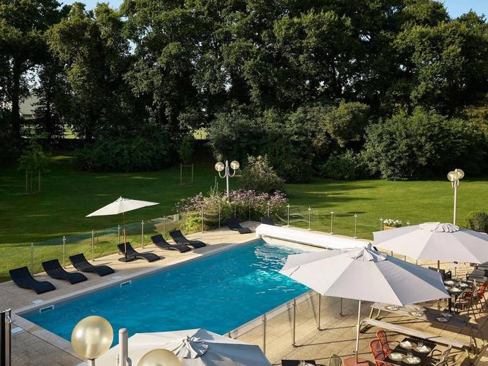 Hôtel pour 3 personnes, avec Terrasse et Jardin ainsi que Piscine et Vue
