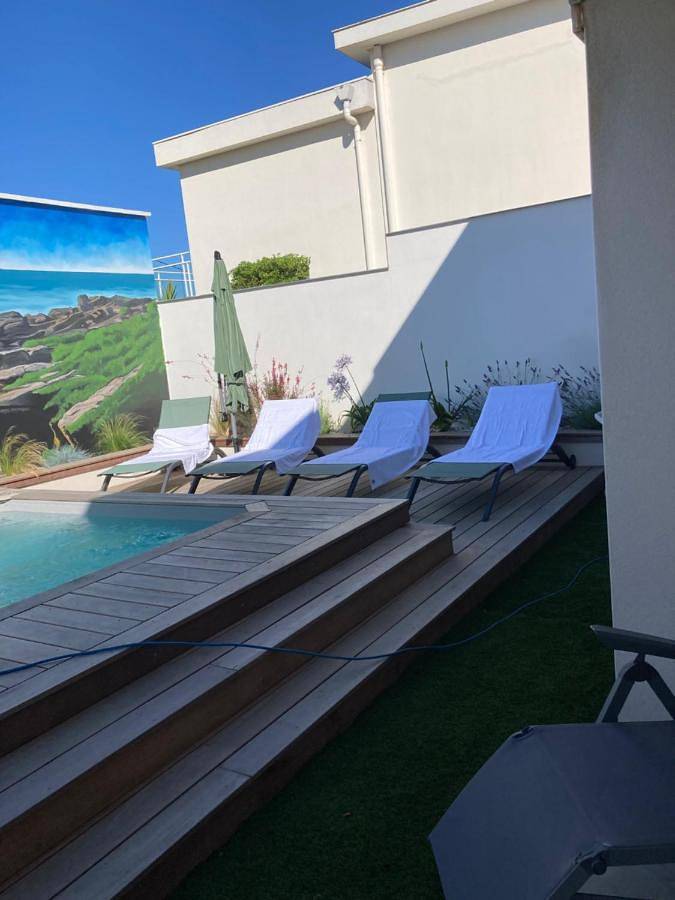 Location de vacances pour 6 personnes, avec vue ainsi que balcon et piscine dans Plage Saint-Sordelin - 3