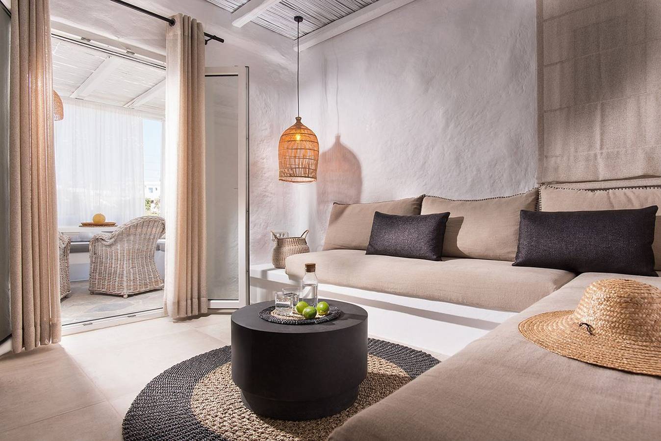 Thrilling Milos Suite | Nisi Living Suite | Private Furnished Balcony | Outdoor Dining Area | Prime Location in Pollonia, Milos