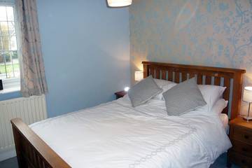 Log Cabin for 4 People in Godstone, Surrey, Photo 1