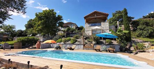 Gîte pour 2 personnes, avec piscine et balcon ainsi que jacuzzi et jardin dans le Tarn-et-Garonne