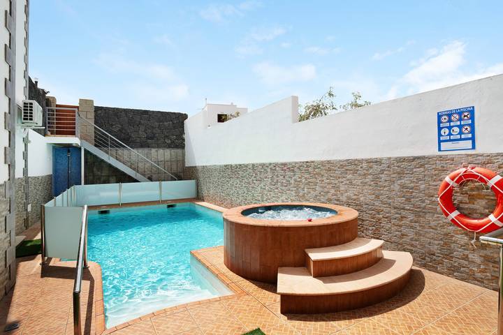Casa de vacaciones "Casa Barriguita" con vistas a la montaña, piscina privada y Wi-Fi in Yaiza, Parque Nacional de Timanfaya