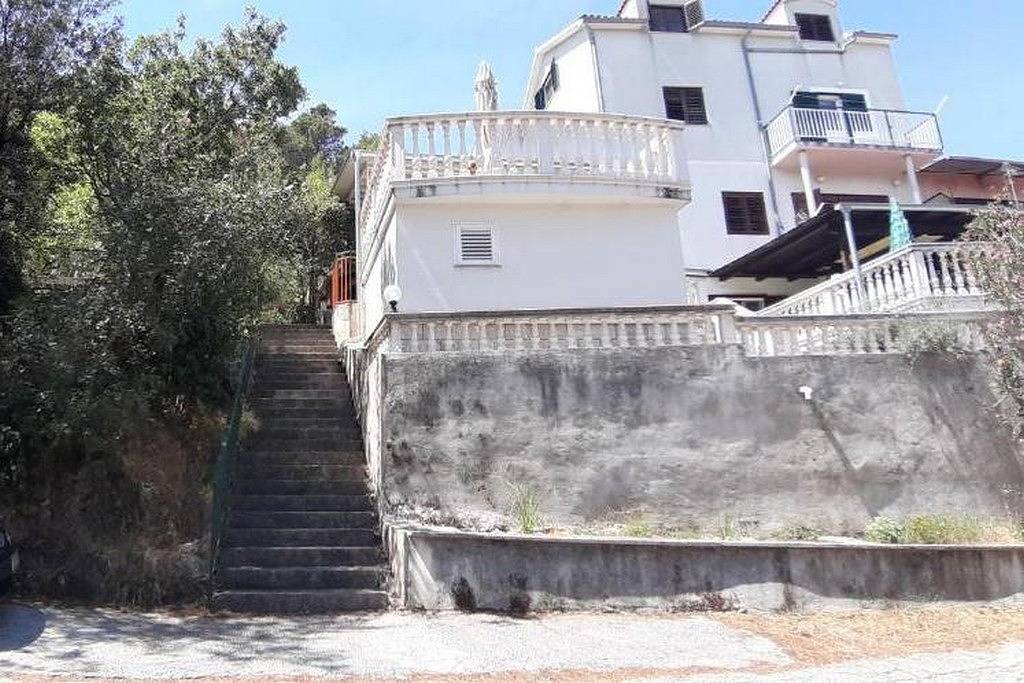 Ganze Wohnung, 4-Zimmer-Ferienwohnung mit Terrasse und Meerblick Zaton, Krka A-24448-b in Raslina, Šibenik-Knin