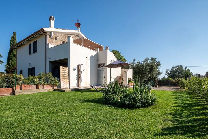 Vakantiehuis 'Dimora Della Dogana' met prive terras, Wi-Fi en airconditioning in Montalto di Castro, Provincie Viterbo