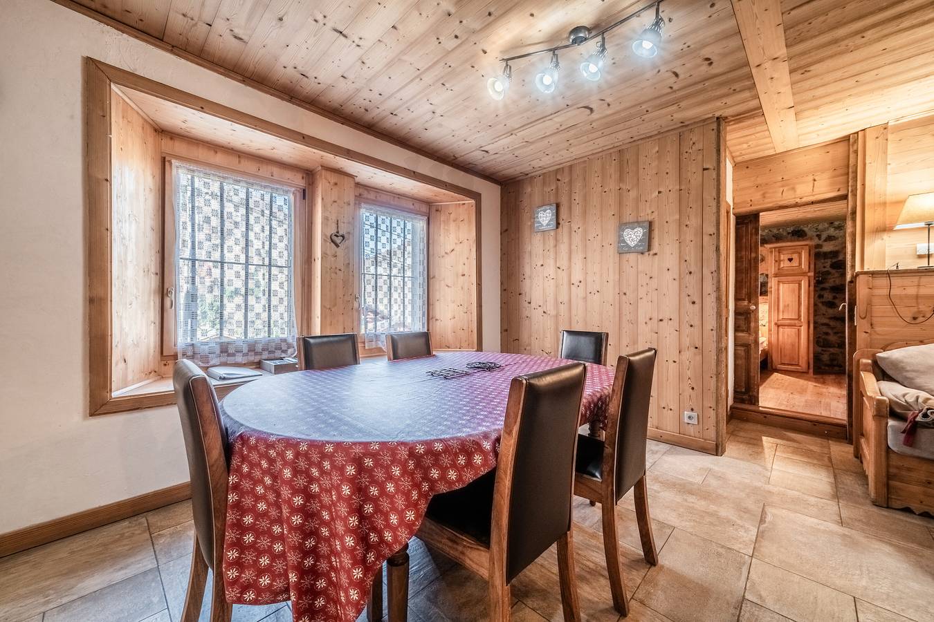 Entire apartment, Apartment 'Bel Appartement - Sixt Fer Cheval' with Private Terrace, Private Garden and Wi-Fi in Sixt-Fer-à-Cheval, Bonneville region