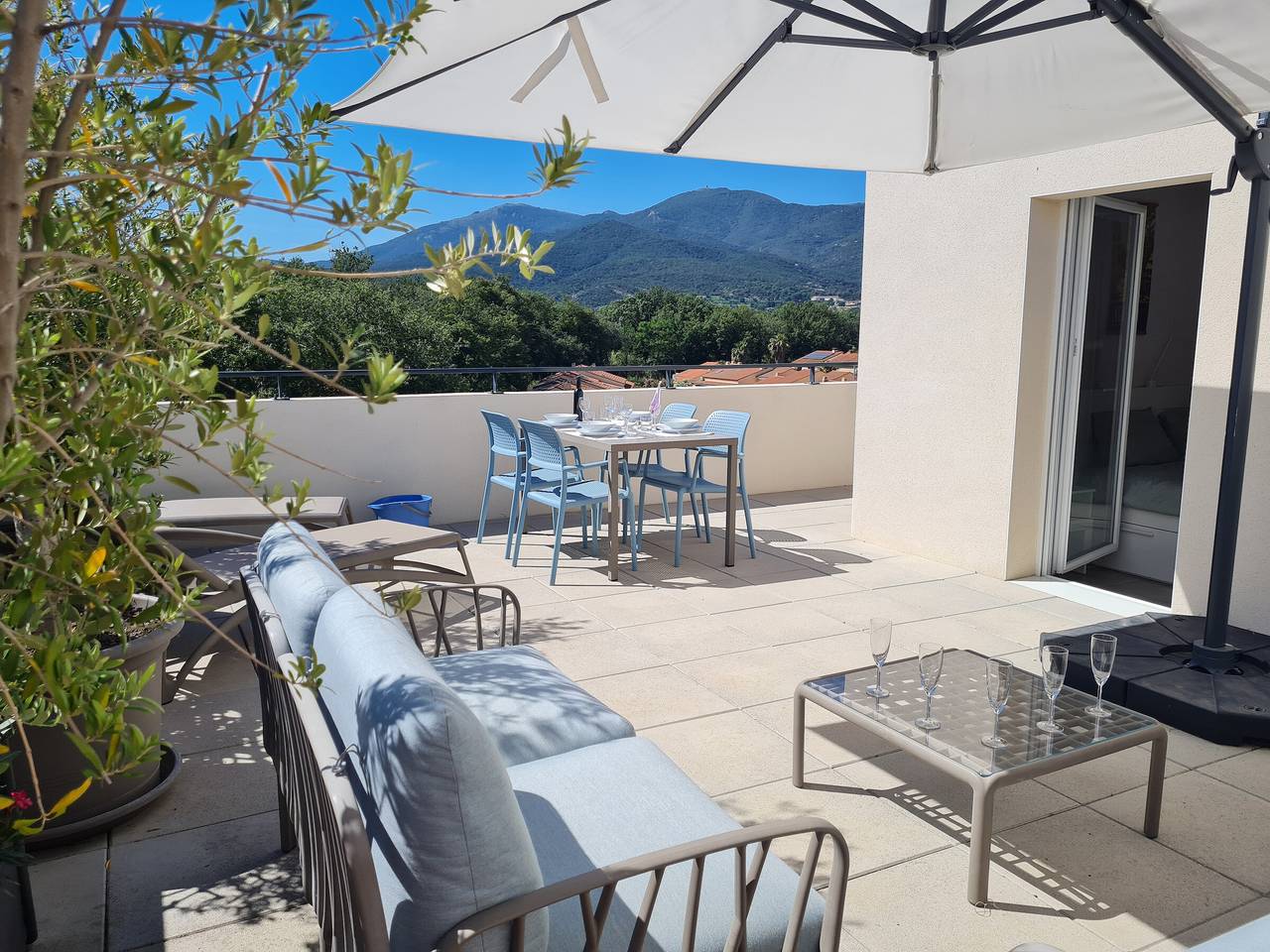 Appartamento intero, T3 Apartment with Large Terrace and View of the Albères in La Côte Vermeille, Argelès-sur-Mer