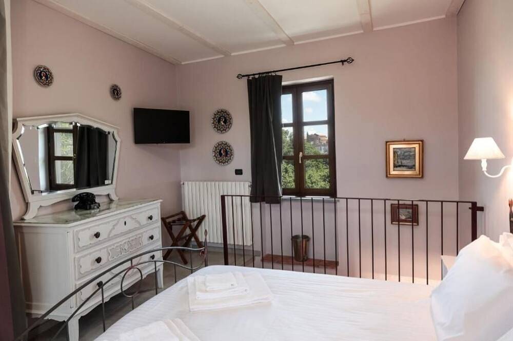 La Cantinella Country House La Morra: Apartment wing of the farmhouse in La Morra, Langhe