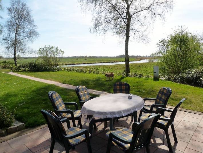 Ferienhaus in Detern mit Schwimmbecken in Detern, Landkreis Leer