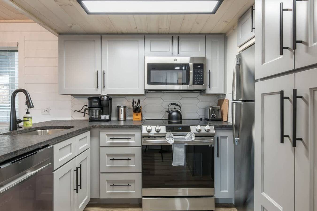 Apartamento entero, Mountain Views Indoor Pool Access Sauna Access in Condado de Sevier