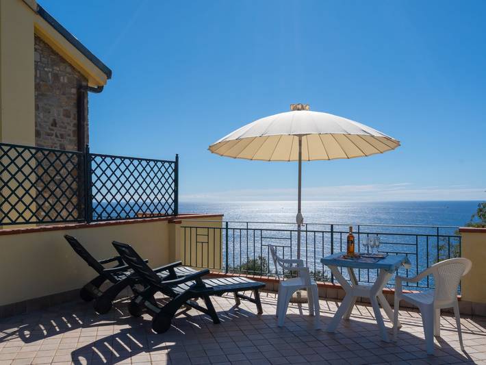Vacation rental for 3 people, with Terrace and Yard in Ligurian Coast