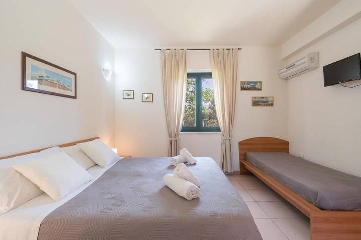 Ferienwohnung für 2 Personen, mit Terrasse und Garten sowie Pool und Ausblick in Rossano - 2