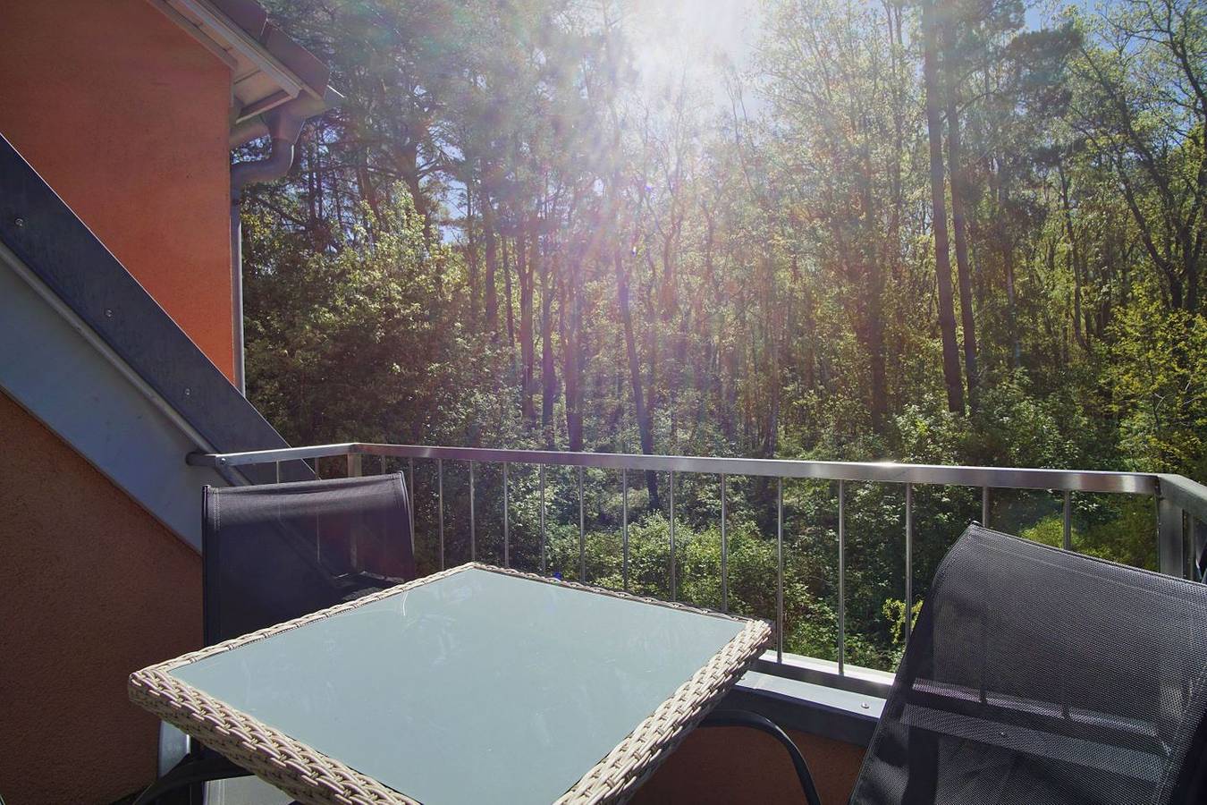 Apartamento entero, Moderne Fewo Nr.4 mit Balkon, Sauna im Haus, Garten - Ferienwohnungen am Wald in Ostseebad Glowe, Glowe