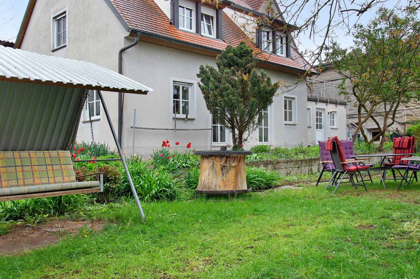 Ferienhaus 'Blumenstock' mit privater Terrasse, privatem Garten und Wi-Fi in Steinsfeld, Taubertal