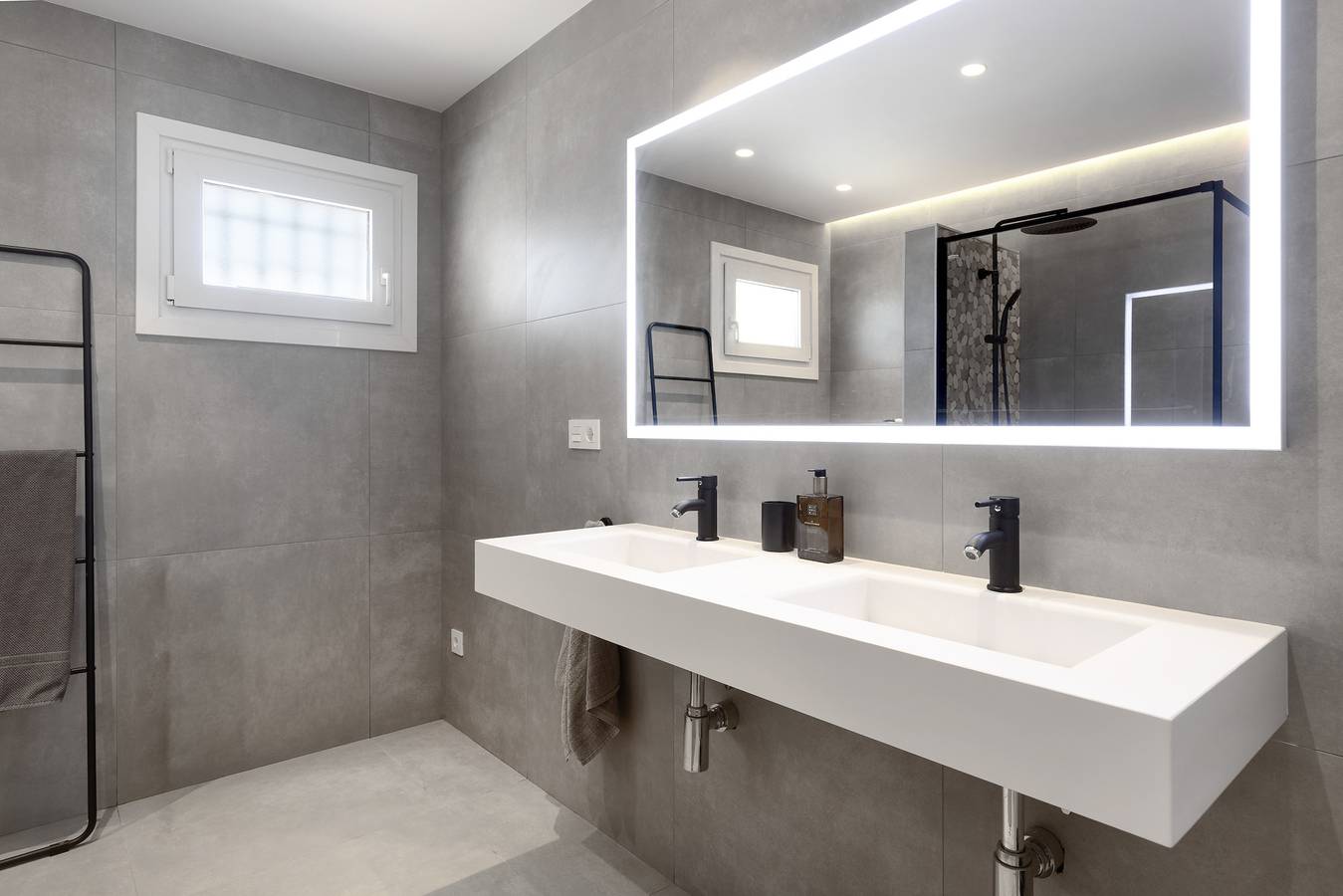 Elegant Villa with Pool & Terrace in Marbella in Marbella Oost, Marbella