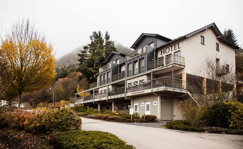 Hotel für 2 Personen, mit Terrasse und Seeblick in Schweich an der Römischen Weinstraße