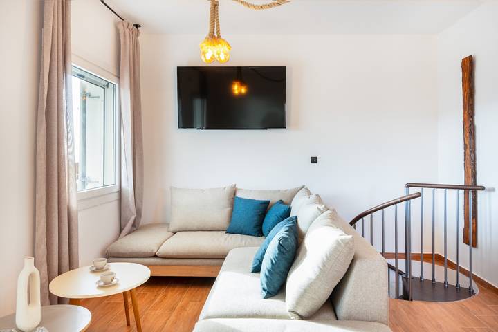 Country House 'Mont' Rock Villas 2' with Sea View, Wi-Fi and Air Conditioning in Poseidonia, Syros