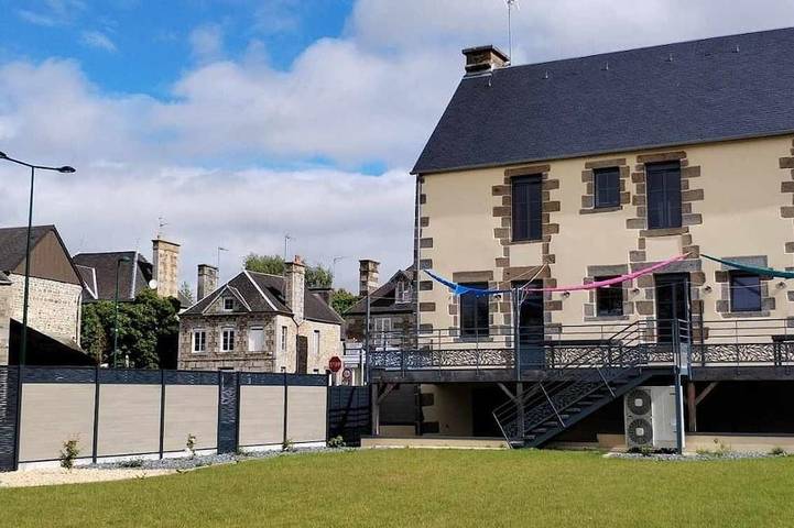 Gîte pour 12 personnes, avec jardin à Cuves