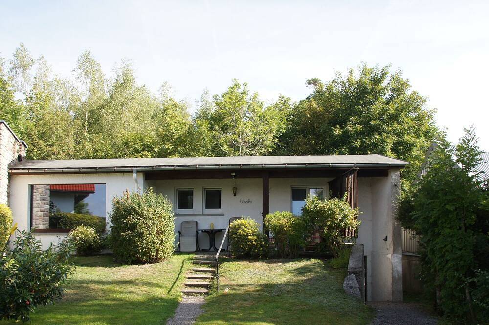 Ferienbungalow 'Uschi' mit Terrasse in sonniger Südlage und großer Wiese am Wald in Grafenhausen, Südschwarzwald