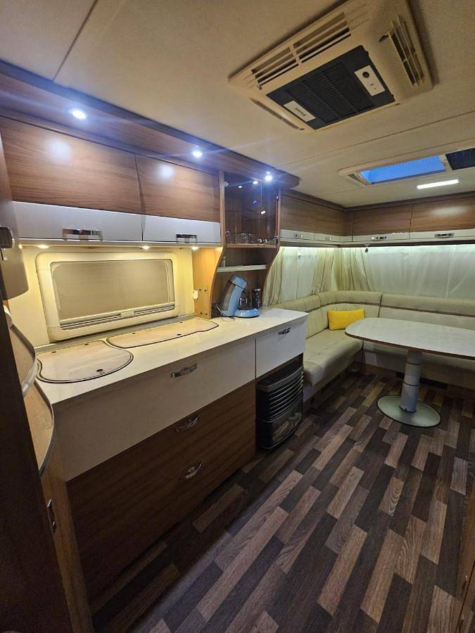 Camping pour 4 personnes, avec jardin ainsi que piscine et jacuzzi à Mandelieu-la-Napoule - 4