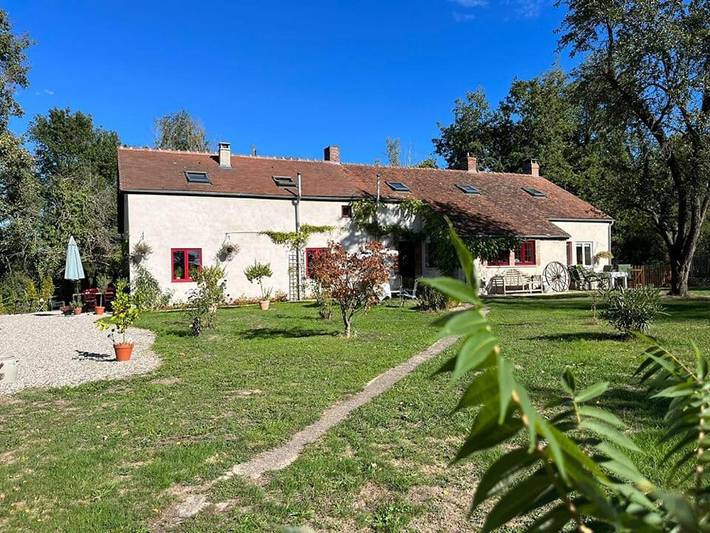 Chambre d’hôte pour 3 personnes, avec Terrasse et Jardin ainsi que Piscine et Vue
