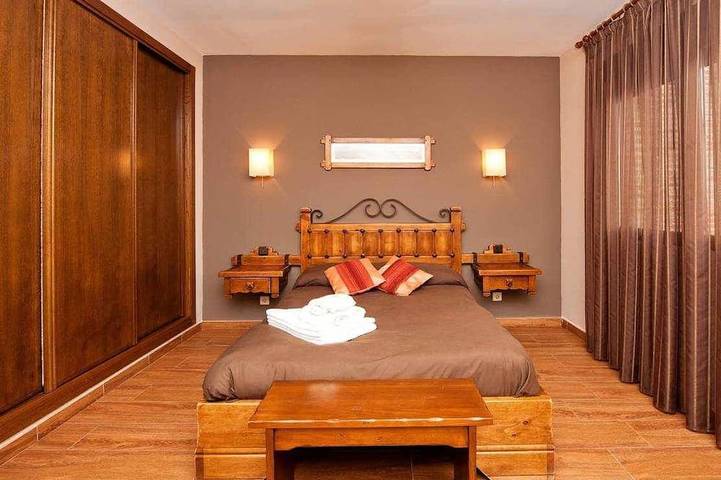 Location de vacances pour 15 personnes, avec jardin et piscine ainsi que balcon et jacuzzi à Gálvez - 4