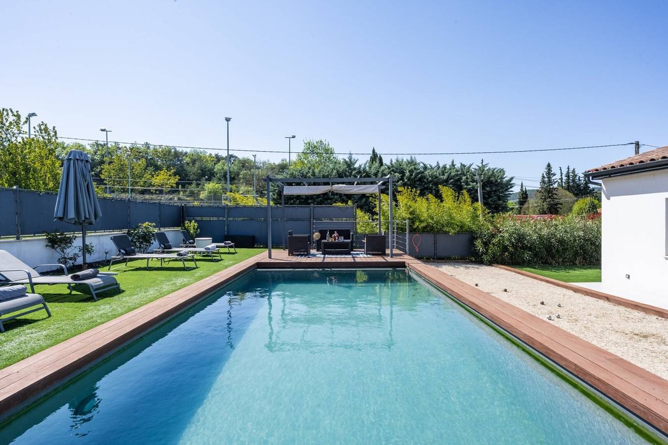 Air-conditioned Villa for 6 in the Heart of Provence with Private Pool in Saint-Romain-en-Viennois, Parc naturel régional du Mont-Ventoux