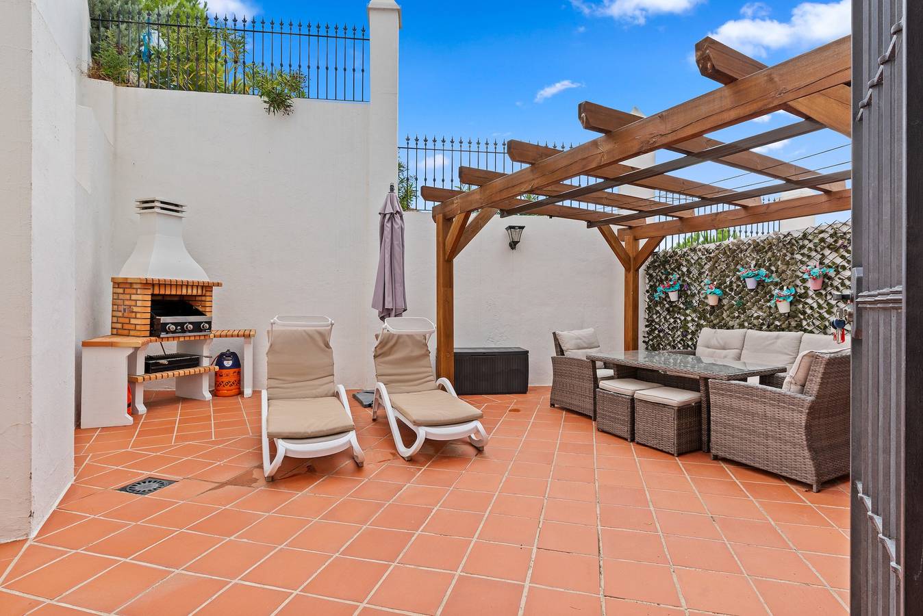 Villa « Élégante 3 Chambres, 2 Salles de Bain » avec Vue Montagne, Wi-Fi et Climatisation in Sierra (Casares), Casares