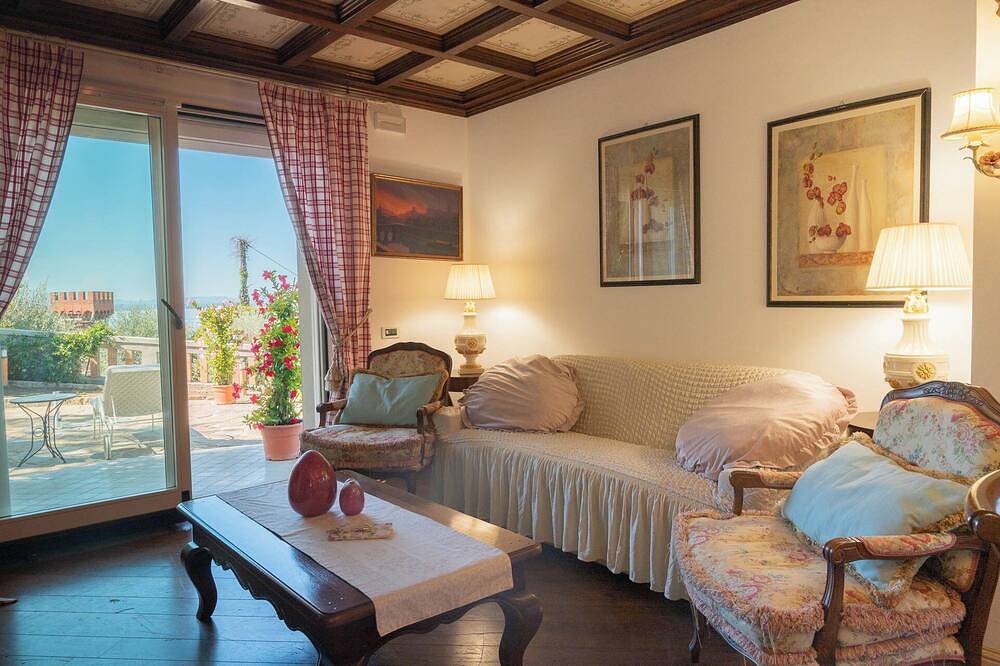 La Preziosa holiday villa in Passignano sul Trasimeno, Lake Trasimeno