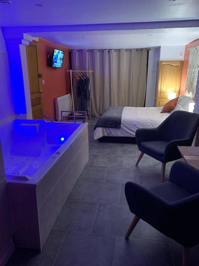 Gîte pour 2 personnes, avec Jacuzzi et Terrasse à Hazebrouck