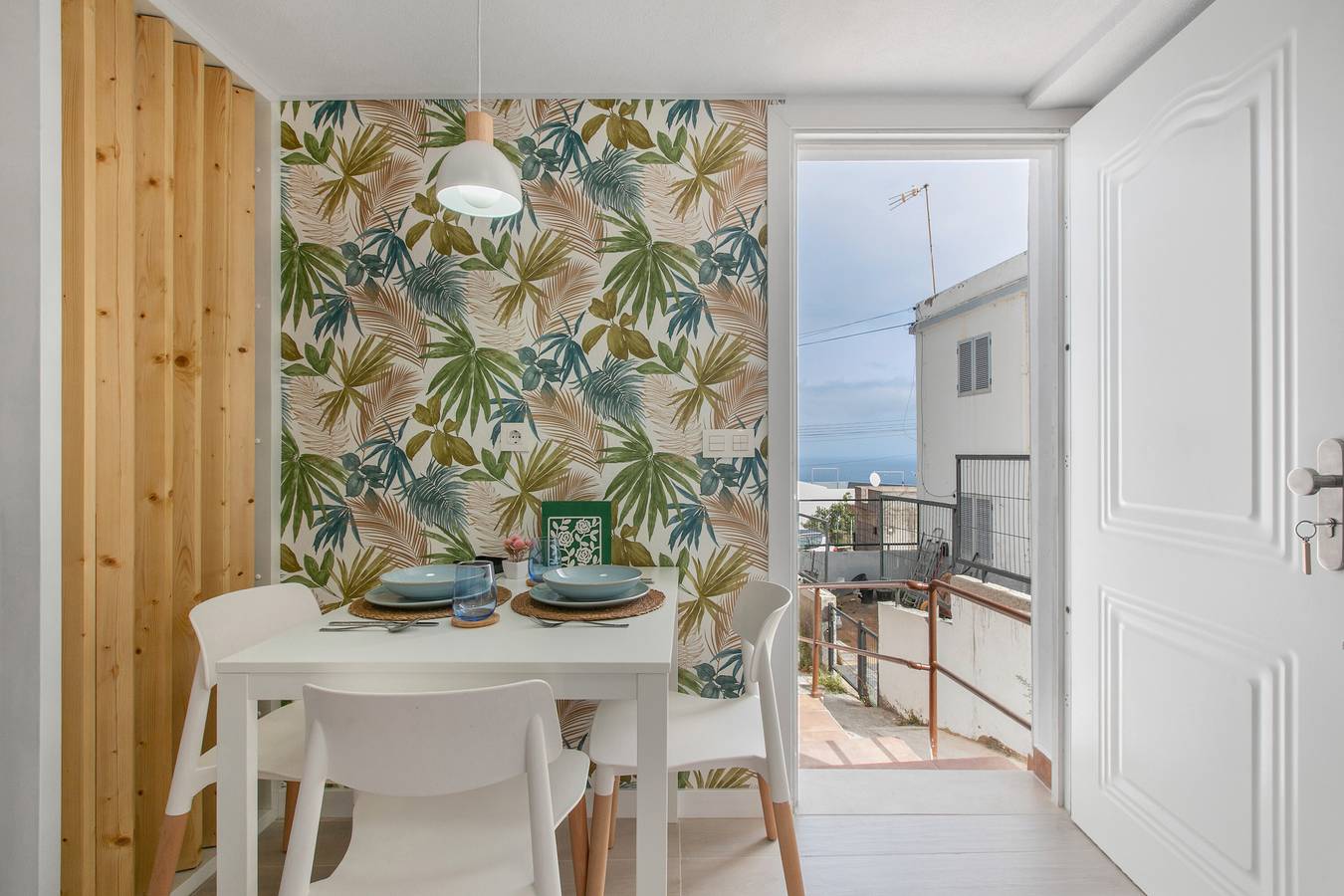 Apartamento entero, Vacaciones en 'Mini Casa Azul' con vistas al mar y Wi-Fi in Punta del Hidalgo, San Cristóbal de La Laguna