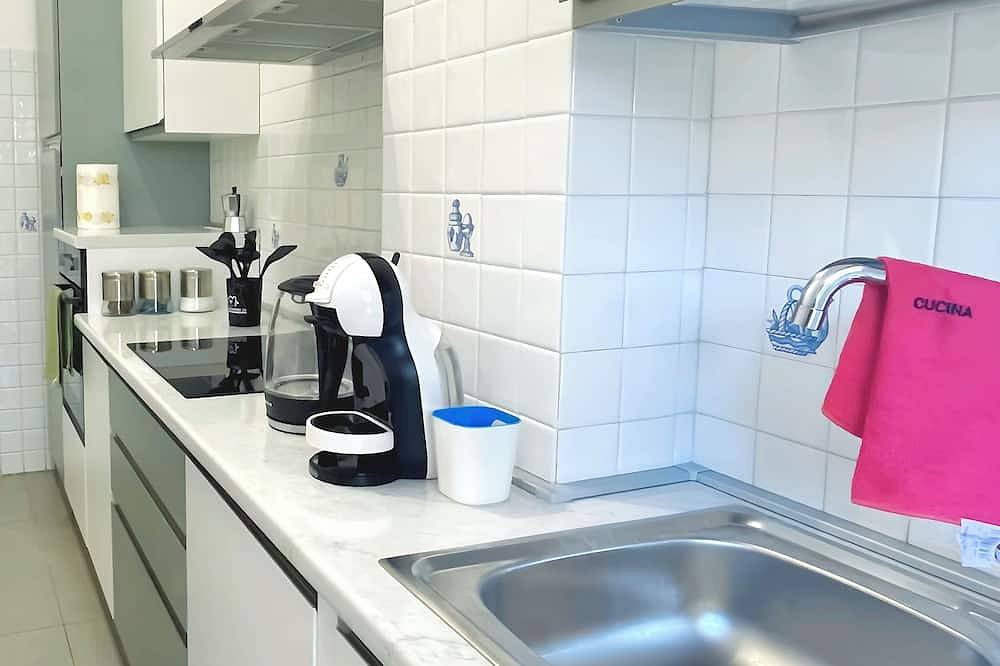 Entire apartment, [House of Sun] Relax & Beach 400 meters away in Albenga in Albenga, Riviera di Ponente