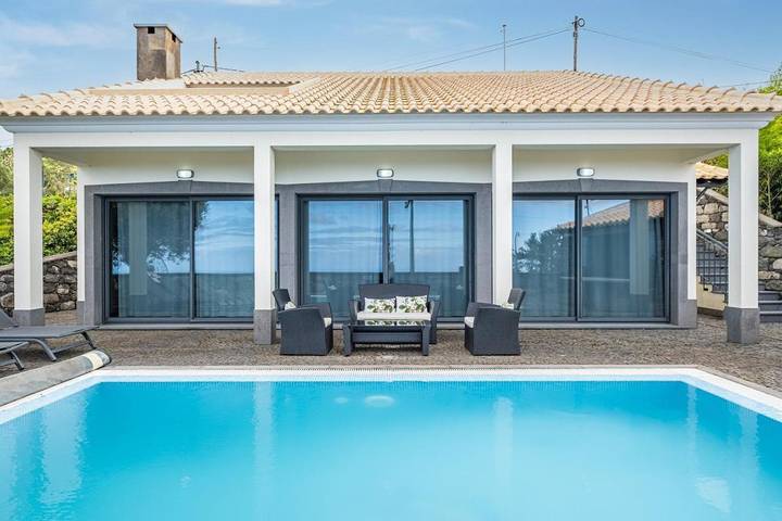 Location de vacances pour 6 personnes, avec Balcon ainsi que Jardin et Piscine dans Achadas da Cruz - 3