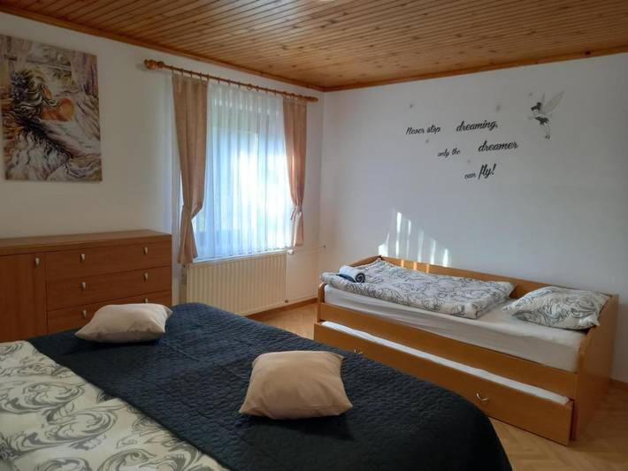 Gîte pour 6 personnes, avec balcon et vue à Logatec - 4