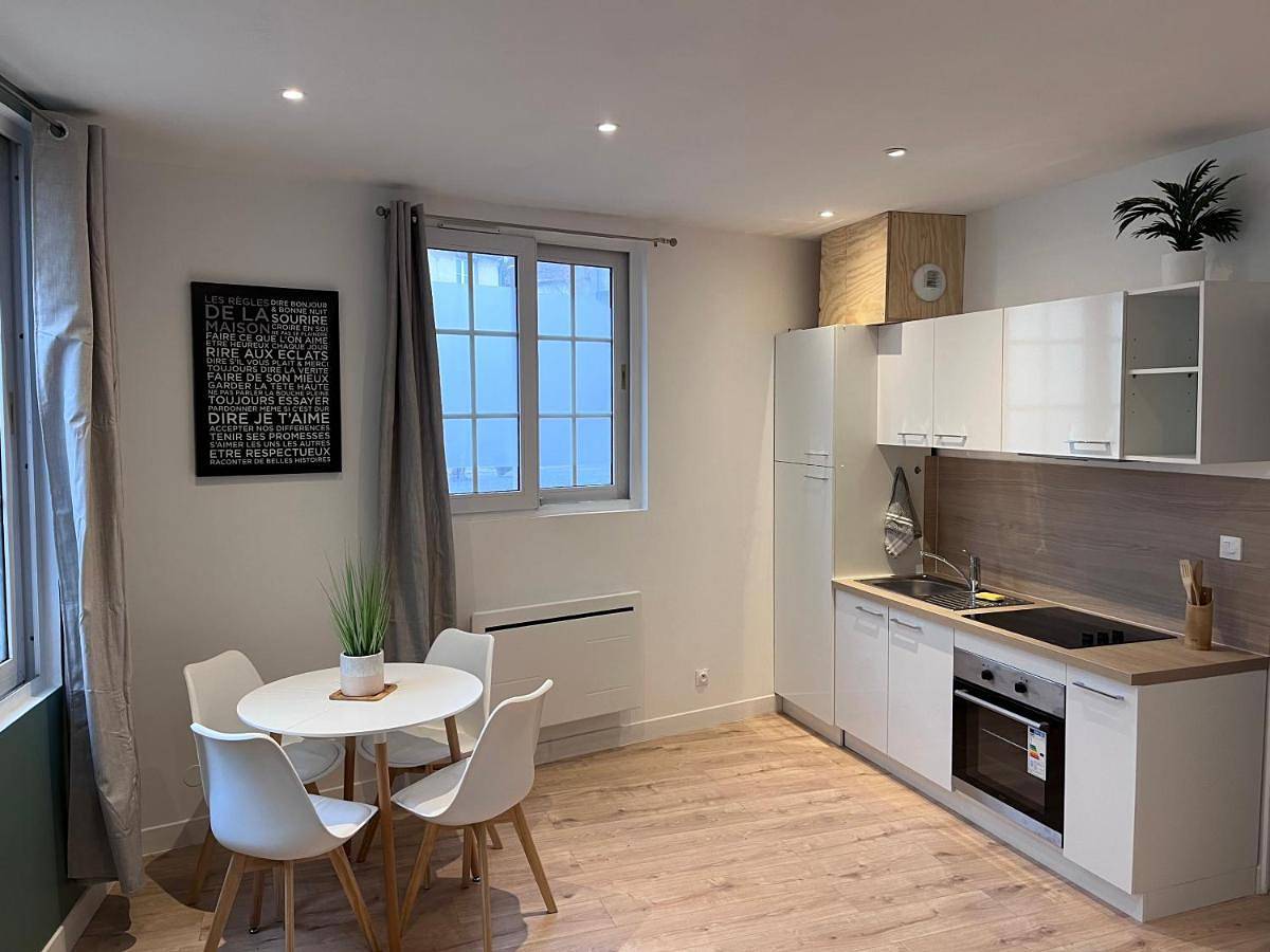 Appartement entier, One-Bedroom Apartment in Dammartin-en-Goële, Seine-et-Marne