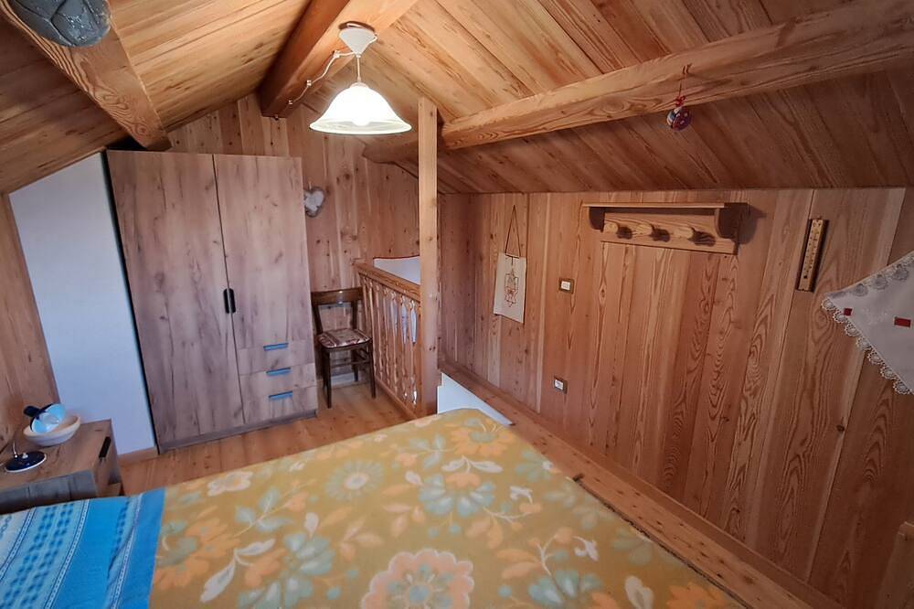 Cozy Chalet surrounded by greenery and secluded at the foot of the Dolomites in Mezzano, Cimonega-Gruppe