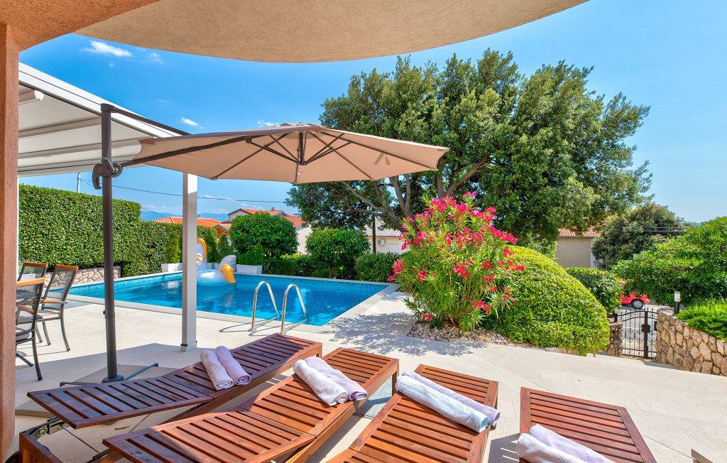 Villa Novi by Villas Guide in Novi Vinodolski, Primorje-Gorski Kotar