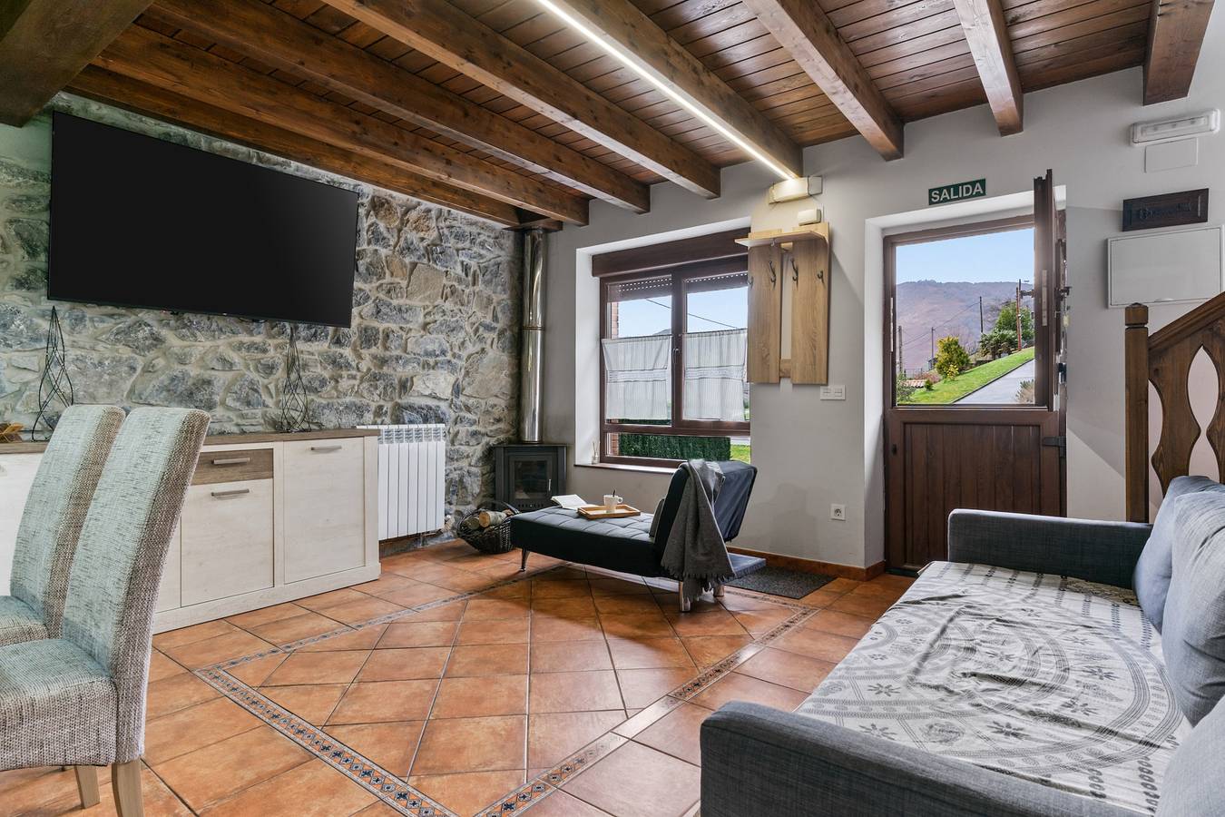 Casa rural 'La Picarota' con vistas a la montaña, piscina y jardín in Pajares, Lena
