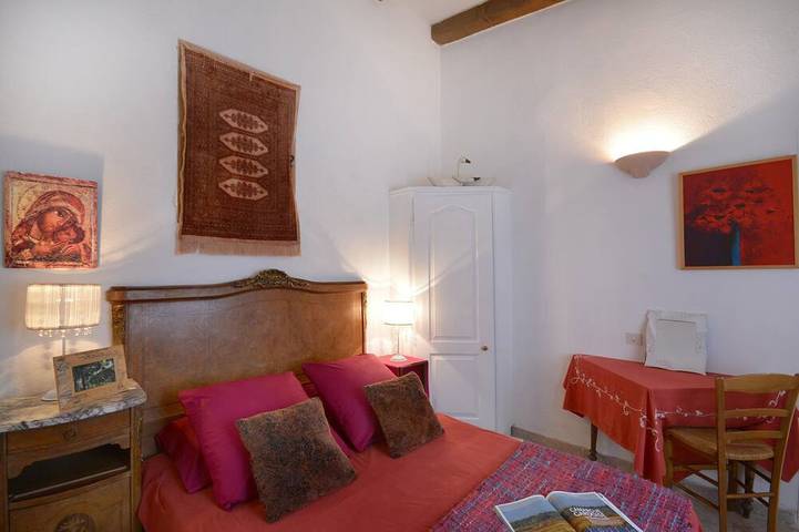 Location de vacances pour 8 personnes, avec terrasse ainsi que jardin et piscine à Les Baux-de-Provence - 3