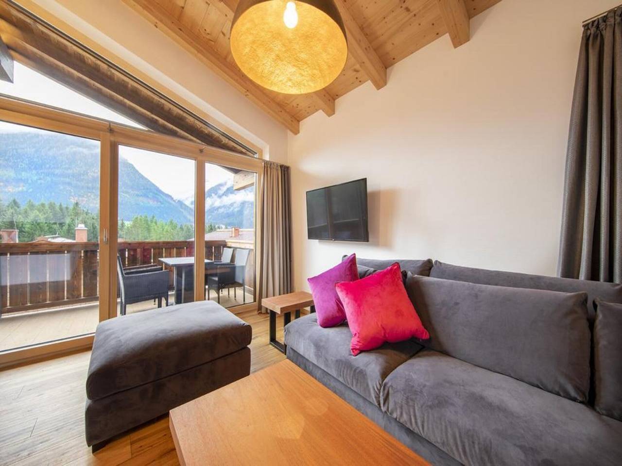 Stilvolles Alpenchalet mit Carport in Neukirchen am Großvenediger, Pinzgau