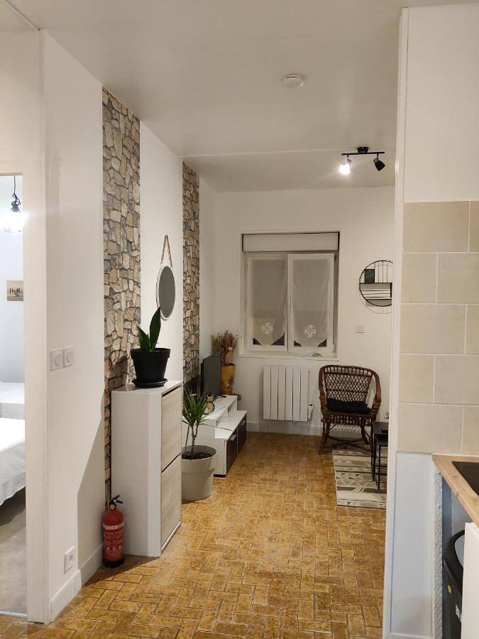 Appartement entier, One-Bedroom Apartment in Romilly-sur-Seine, Aube